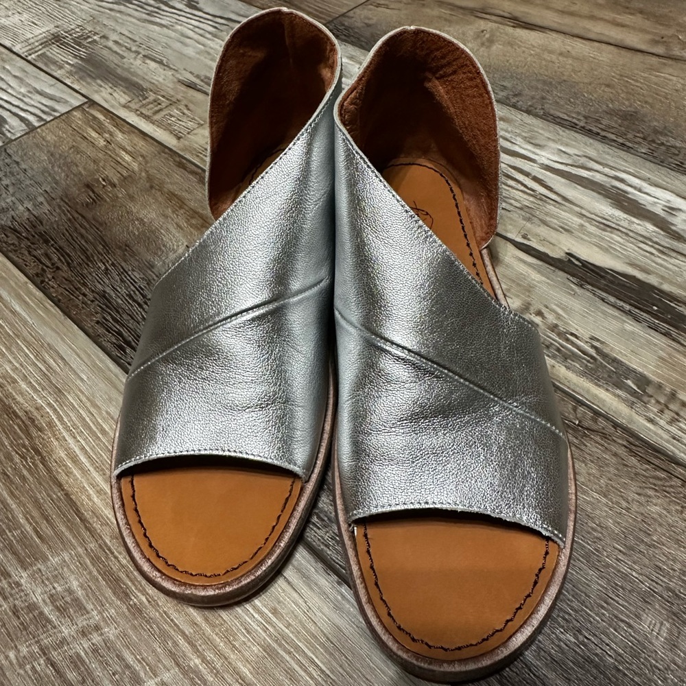 Free People Mont Blanc Silver Metallic Sandals 38 US 8 Flats Shoes